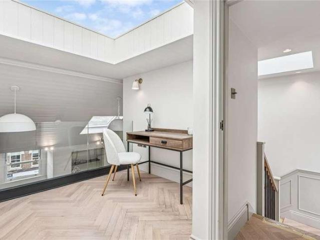 Flat for sale in London Borough of Wandsworth, Greater London