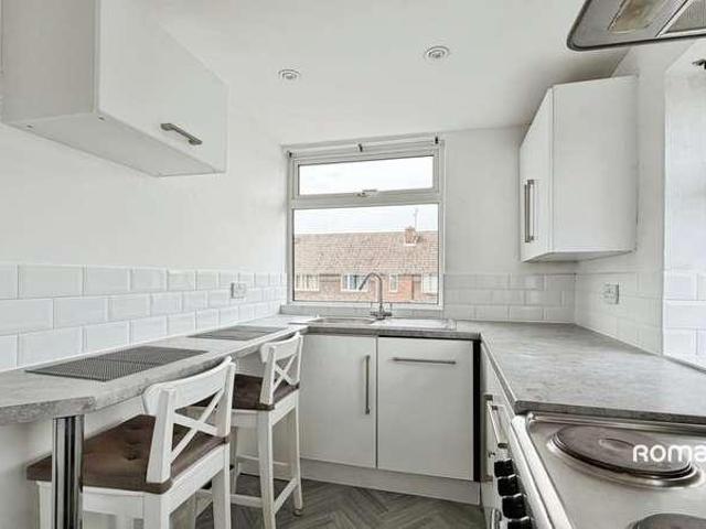 Flat for sale in Tadley, Priest Down
