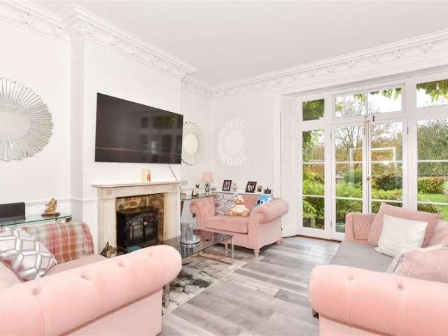 Flat for sale in Bourne Vale, Kent