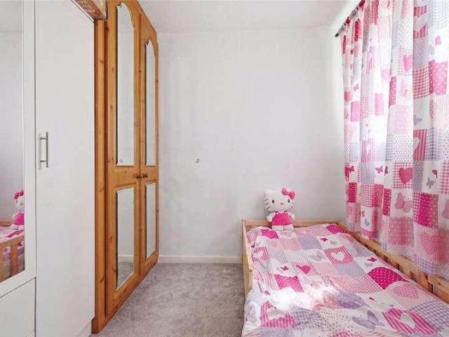 Flat for sale in Alton Barnes, Essex