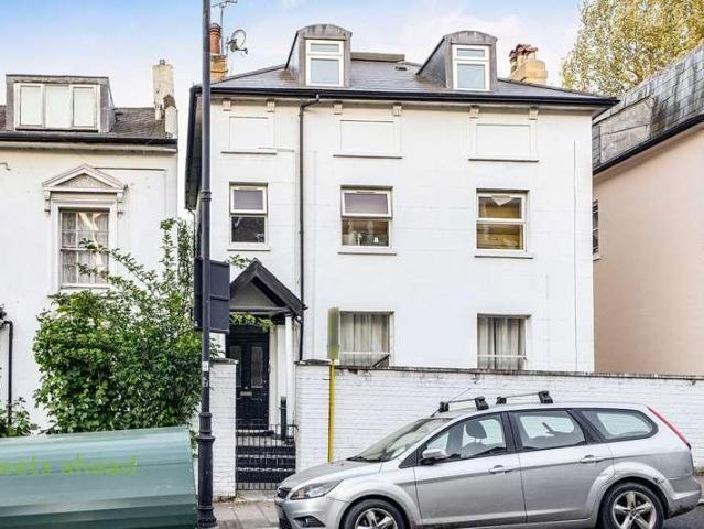 Flat for sale in West Norwood, Greater London