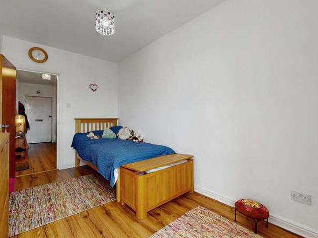 Flat for sale in Woodside, Scotland