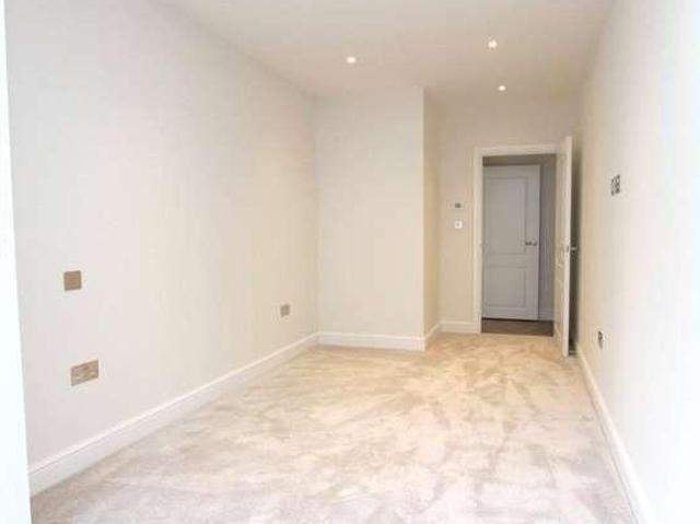 Flat for sale in Alton Barnes, Essex