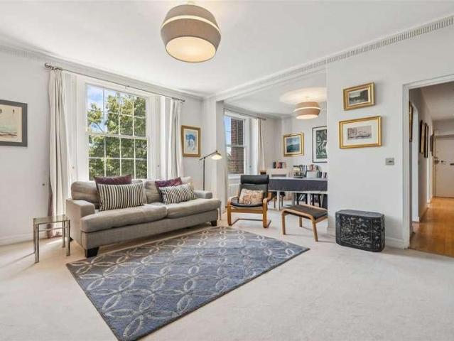 Flat for sale in West Kensington, Greater London