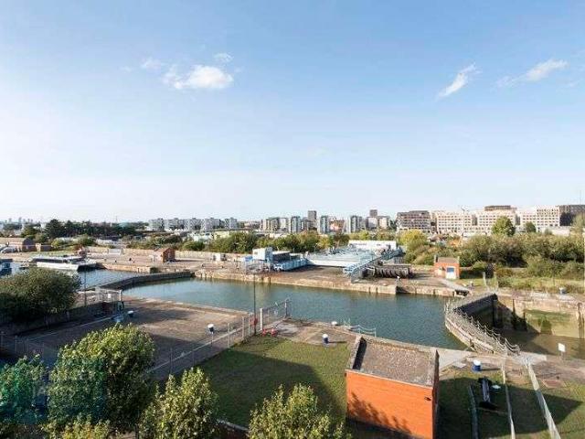 Flat for sale in Reach, Greater London