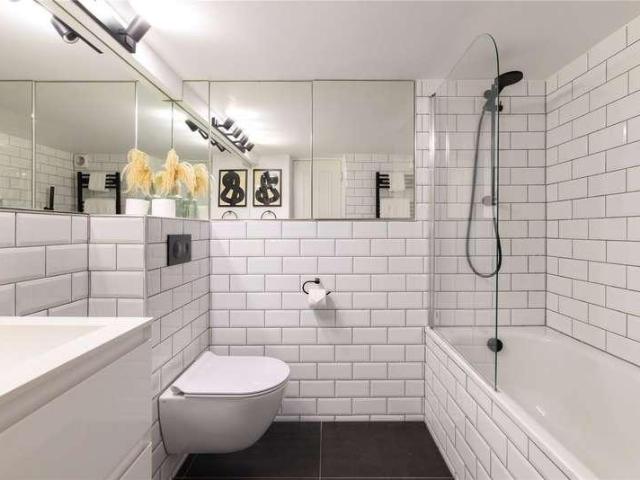 Flat for sale in Stockwell, Greater London