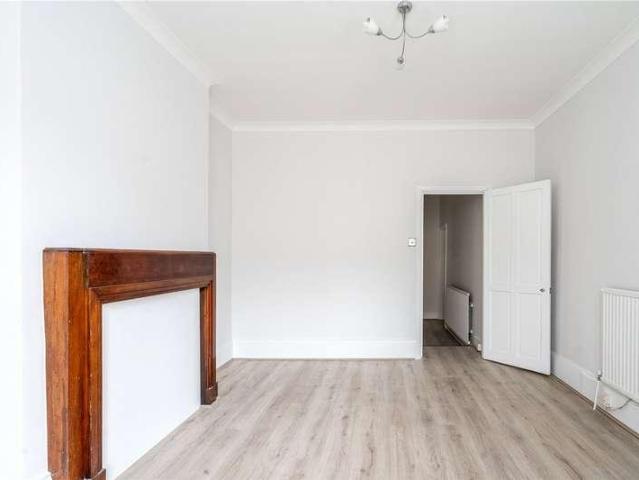 Flat for sale in Streatham, Greater London
