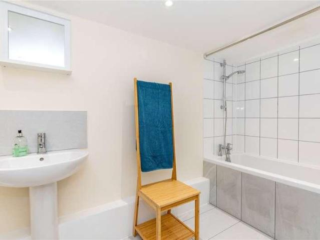 Flat for sale in Buckingham, Page Hill