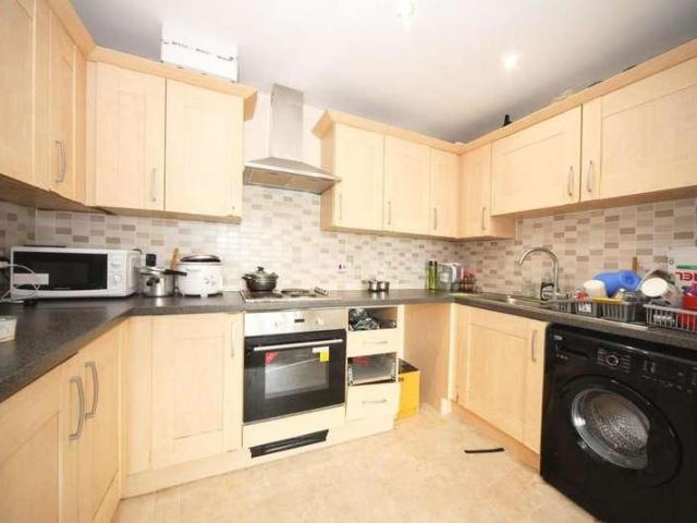 Flat for sale in Spring Park, Luton