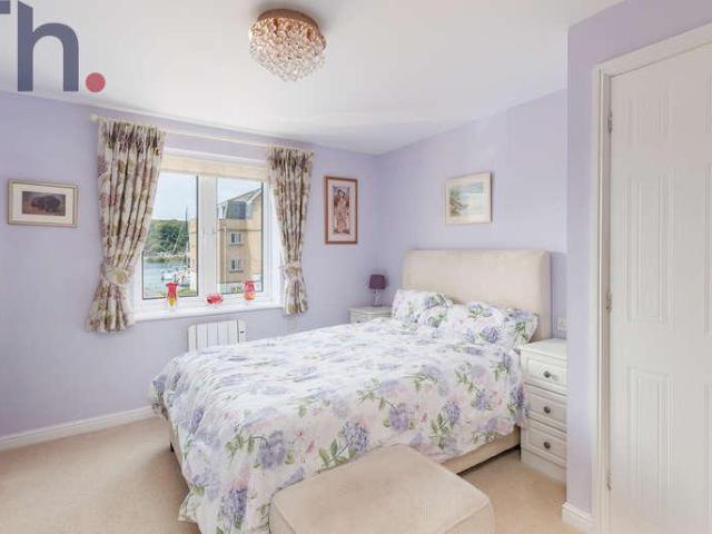 Flat for sale in East Cowes, Isle Of Wight