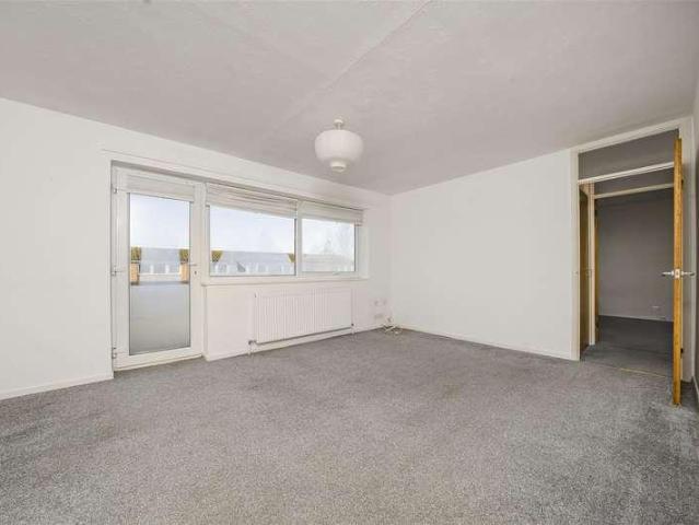 Flat for sale in Clewer Village, Windsor