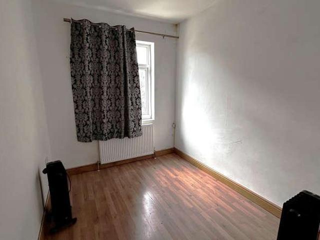 Flat for sale in London Borough of Ealing, Greenford