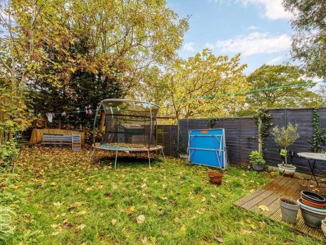 Flat for sale in London Borough of Ealing, Hanwell