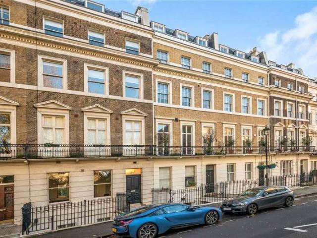 Flat for sale in Paddington, Greater London