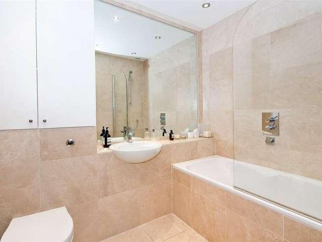 Flat for sale in Finsbury, Greater London