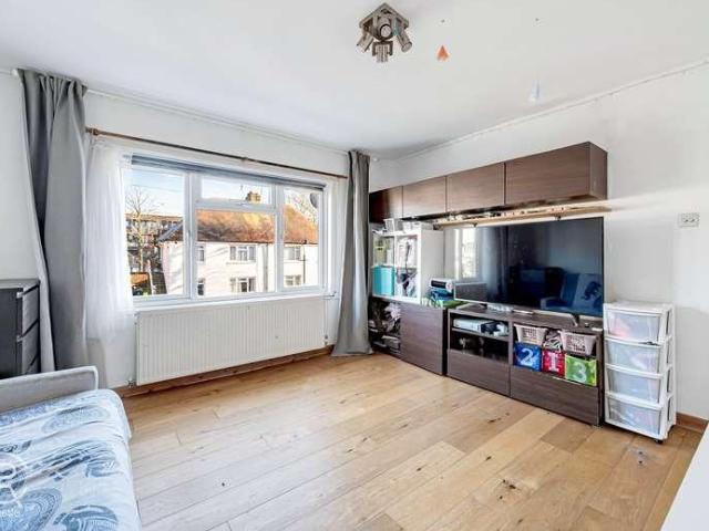 Flat for sale in London Borough of Ealing, Hanwell