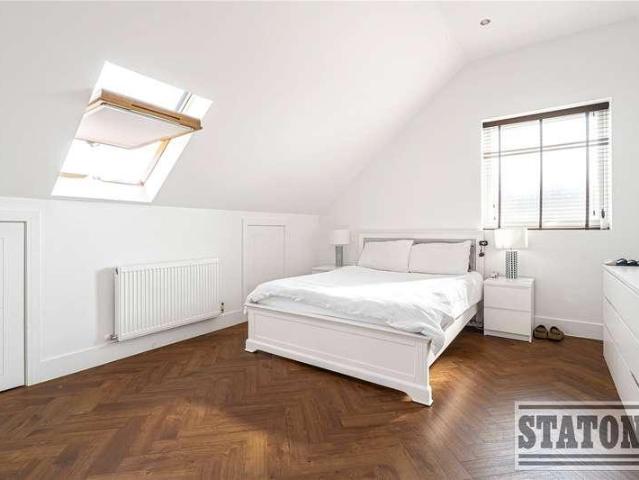 Flat for sale in High Barnet, Greater London