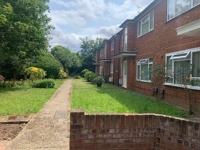 Flat for sale in Friern Barnet, Greater London