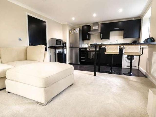 Flat for sale in Hatfield, Fretherne