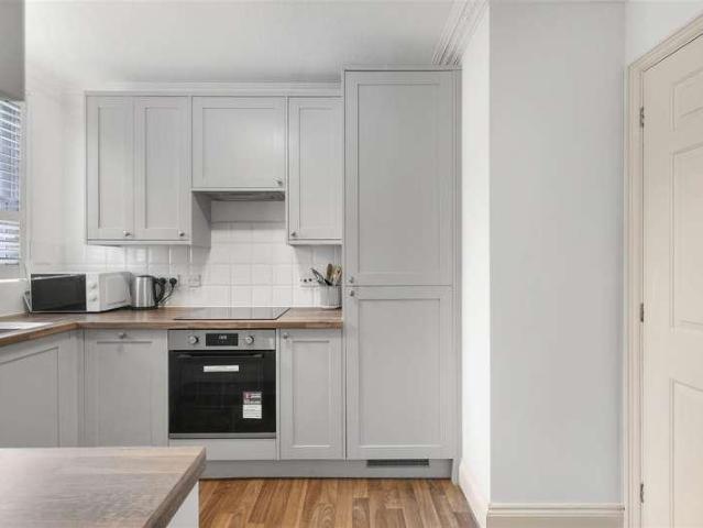 Flat for sale in Ivy Chimneys, Epping