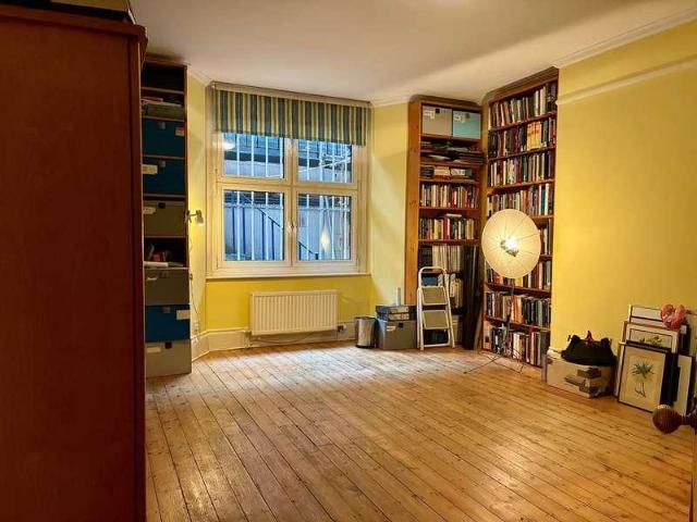 Flat for sale in Marylebone, Greater London