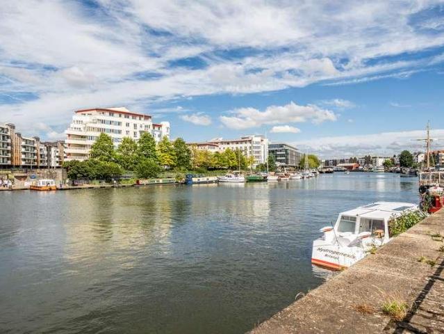 Flat for sale in Horfield, Feckenham