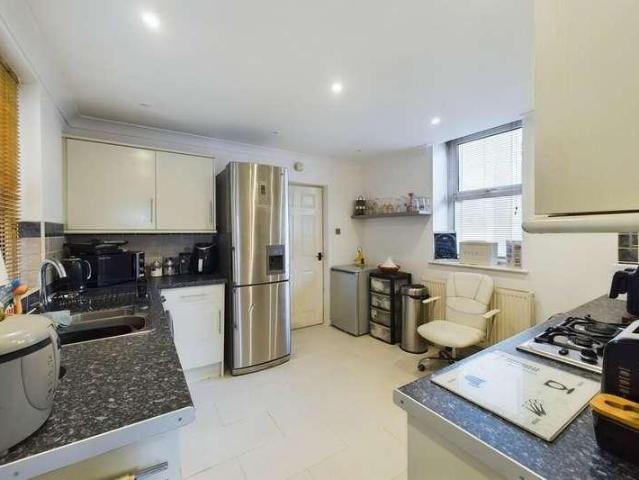 Flat for sale in Folkestone, Lynwood