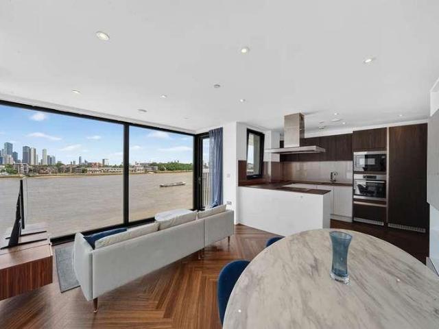 Flat for sale in Greenwich Town Centre, Greater London