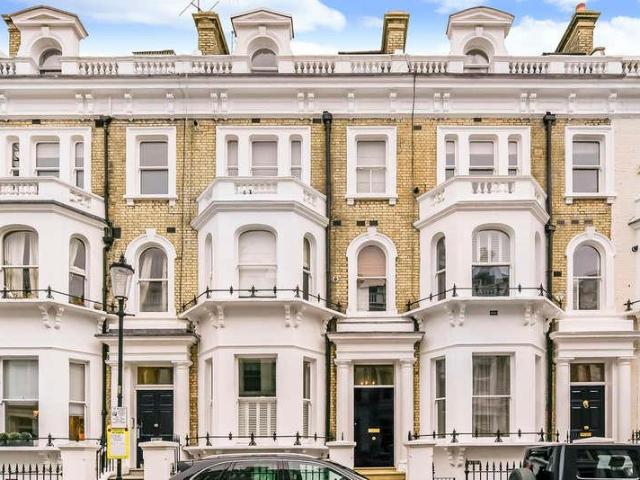 Flat for sale in The Boltons, Greater London