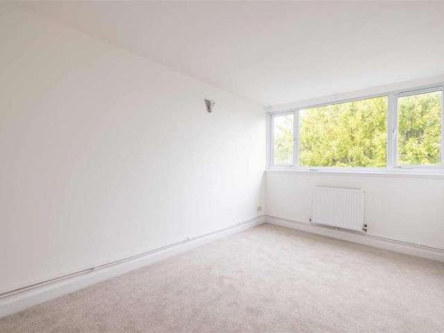 Flat for sale in Clewer Village, Windsor