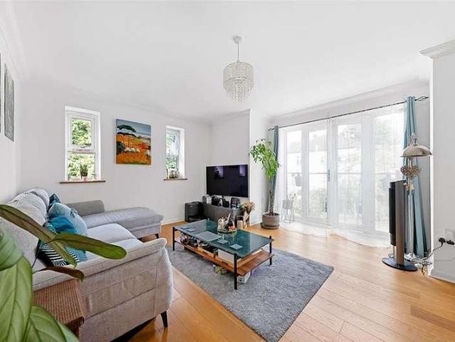 Flat for sale in Hillview, Surrey