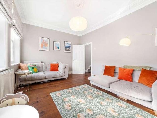 Flat for sale in East Dulwich, Greater London