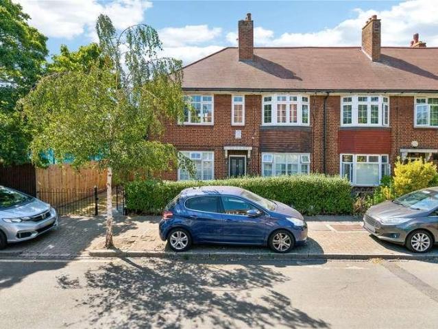 Flat for sale in Summerstown, Greater London