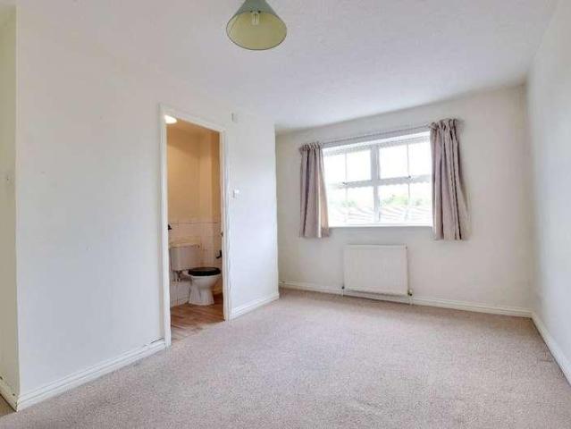 Flat for sale in Batchworth