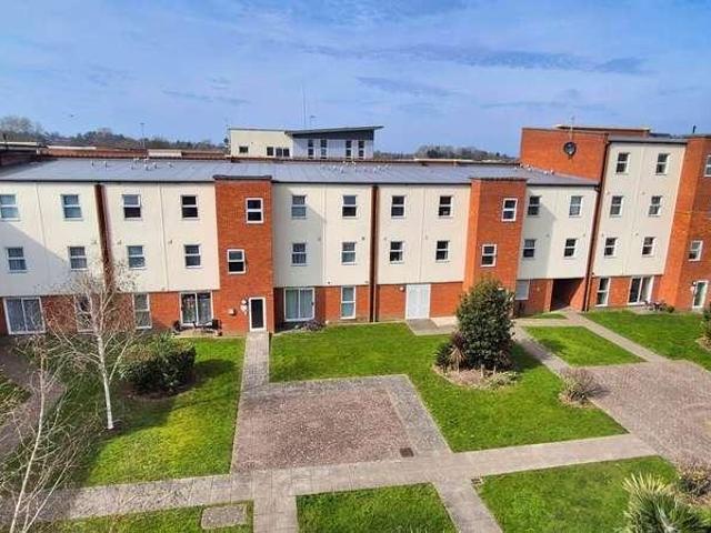 Flat for sale in Maidenhall, Key Street