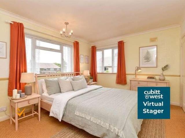 Flat for sale in Hillview, Surrey