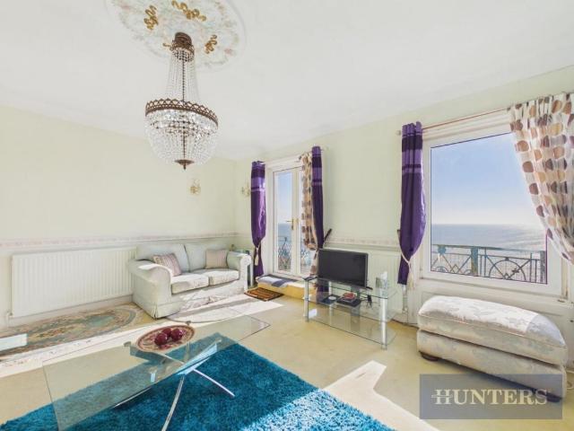 Flat for sale in South Cliff, Kepwick