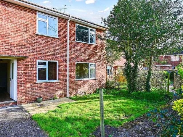 Flat for sale in Blackwater and Hawley, Hart