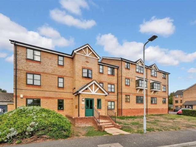 Flat for sale in Slough