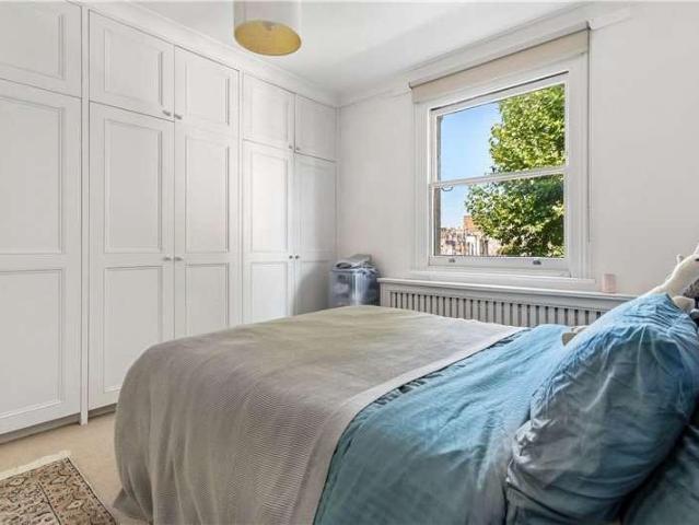 Flat for sale in Brompton, Greater London