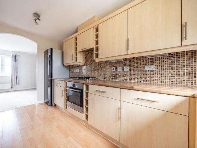Flat for sale in Crawley, Black Bourton