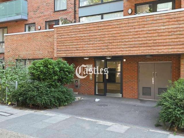 Flat for sale in London Borough of Haringey, Greater London