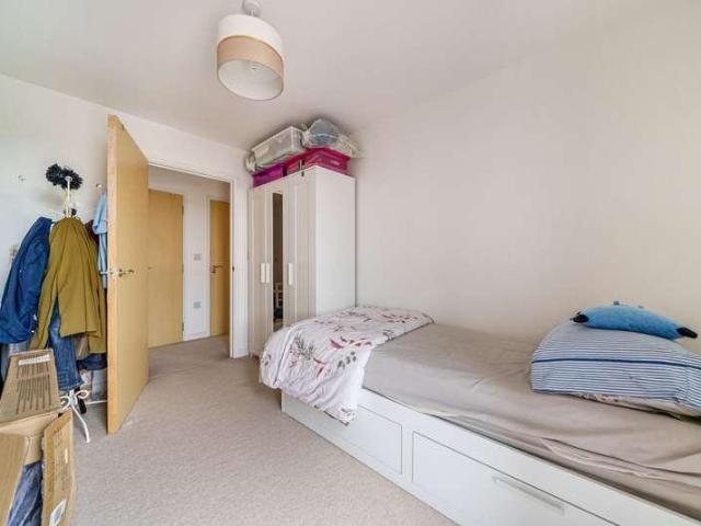 Flat for sale in Horsell, Woking