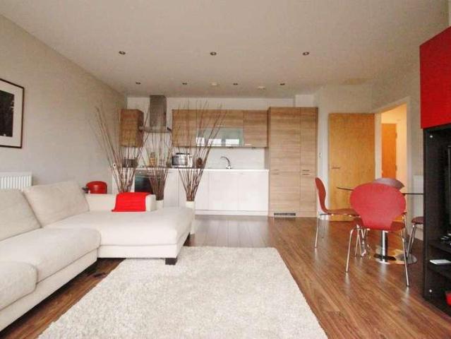Flat for sale in Woodford Green, Greater London