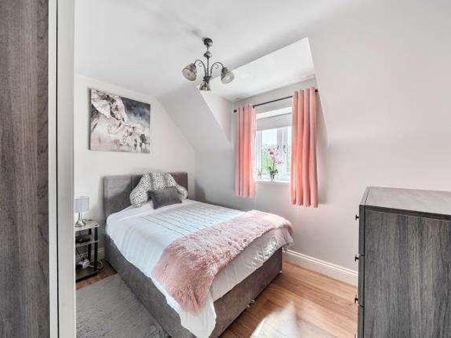 Flat for sale in Berrick Salome, Oxfordshire