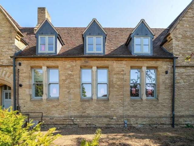 Flat for sale in Chipping Norton, Black Bourton