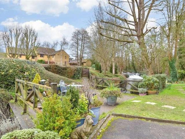 Flat for sale in The Butts, Kent
