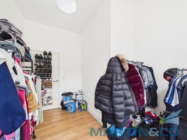 Flat for sale in Calderstones