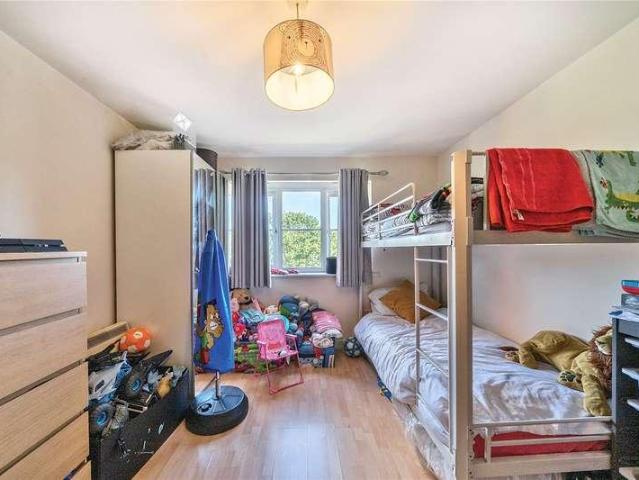 Flat for sale in London Borough of Ealing, Perivale