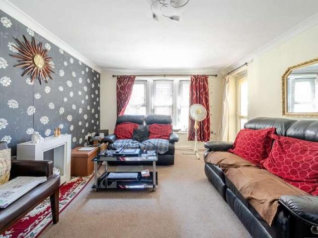 Flat for sale in Southend-on-sea, Southchurch